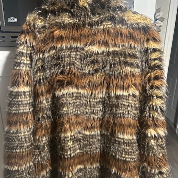Brand New/Never Worn Stunning Faux Fur Multi- Colored Coat (M) - Picture 4 of 12